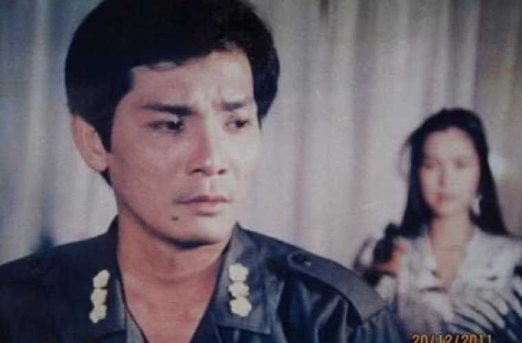 Tuy vậy, Thương Tín lại sống rất sang chảnh, liên tục đổi xe hơi, mặc quần áo hàng hiệu, cặp kè với toàn người đẹp, hoa hậu, người mẫu. Mọi thú vui của tầng lớp thượng lưu Sài Gòn lúc đó ông đều trải hết.