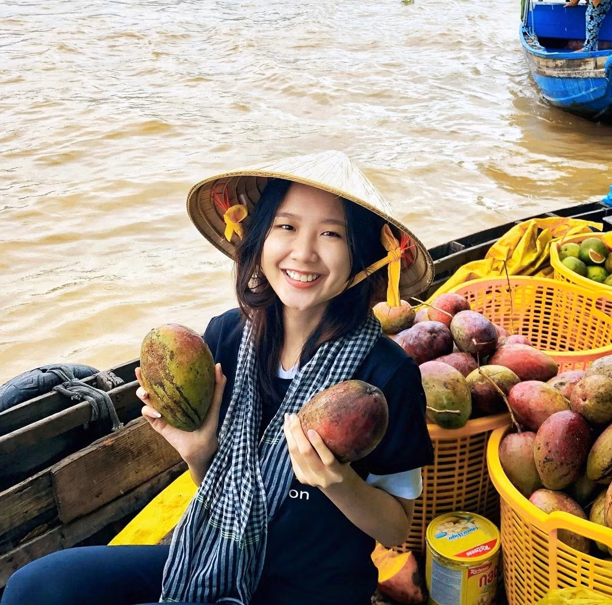 Mặc dù nhan sắc tự nhiên còn gây nhiều tranh cãi nhưng khi "lên đồ", mỹ nhân Cần Thơ thực sự toả sáng.