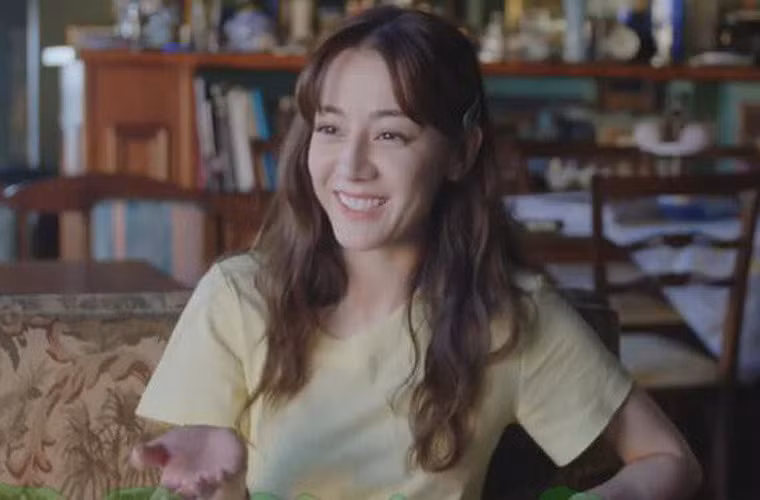 Khi trang điểm nhẹ nhàng và không có phần mềm chỉnh sửa ảnh, nữ diễn viên "Tam sinh tam thế thập lý đào hoa" không còn đẹp mướt mắt như những gì mà fan thường nhìn thấy.
