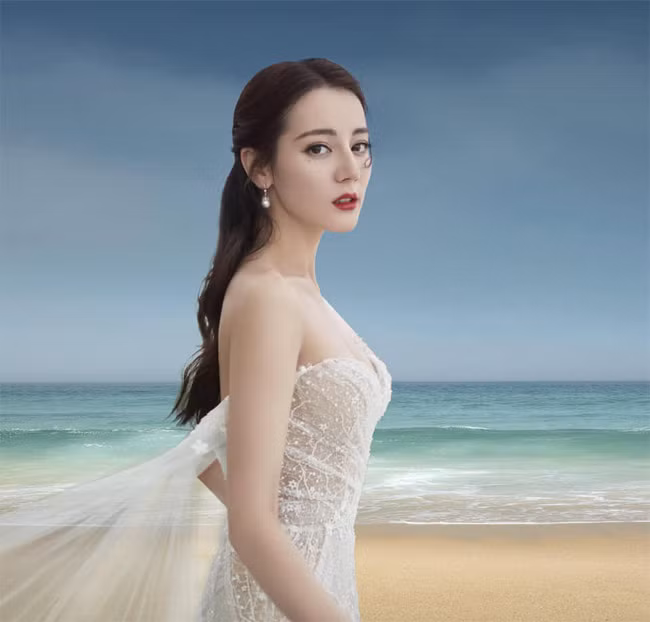 “Mỹ nữ Tân Cương” Địch Lệ Nhiệt Ba cũng có lúc xấu khó đỡ “My nu Tan Cuong” Dich Le Nhiet Ba cung co luc xau kho do