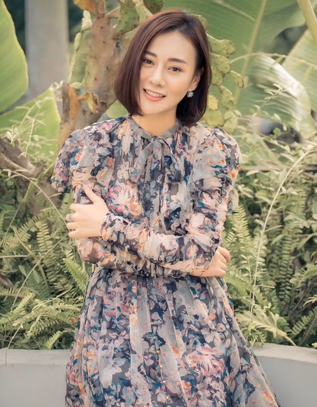 Trước đó, Phương Oanh từng yêu một đại gia. Cô từng quyết định dừng đóng phim, vì bạn trai đại gia không thích cô tham gia showbiz.