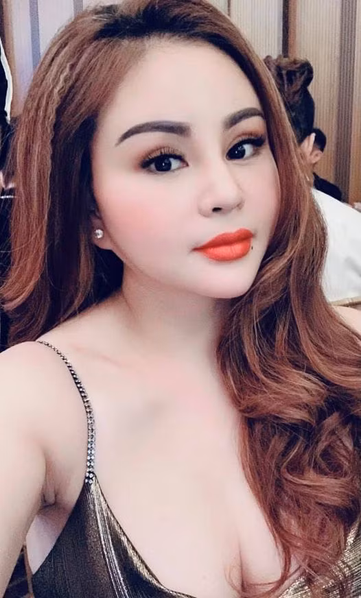 Bị đăng ảnh da nhăn nheo, nhan sắc Lê Giang ra sao hậu “dao kéo“? - Hình 2 Bi dang anh da nhan nheo, nhan sac Le Giang ra sao hau “dao keo“?-Hinh-2