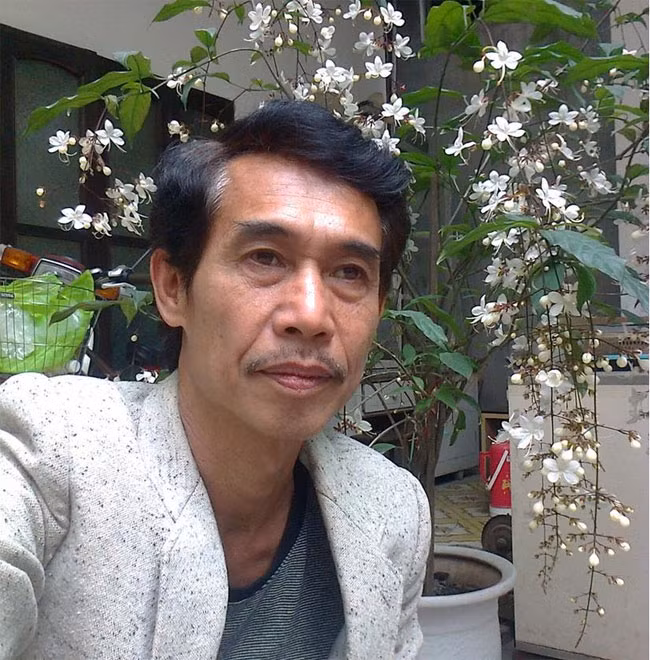 Phú Đôn bén duyên với nghề diễn từ năm 6 tuổi khi tham gia hai vở kịch “Búp trên cành” và “Hoa pháo”.