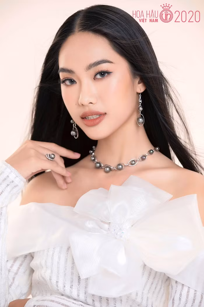 Thanh Nhàn đã biến sự tự ti về làn da rám nắng từng bị bạn bè trêu chọc thành tự tin như bây giờ.