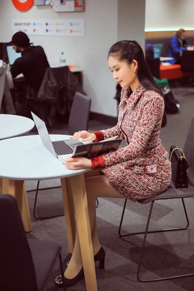 Không chỉ đẹp lên mỗi ngày, Ngân Anh luôn cố gắng trau dồi kiến thức cũng như các kỹ năng mềm để tìm cơ hội khẳng định thật sự.