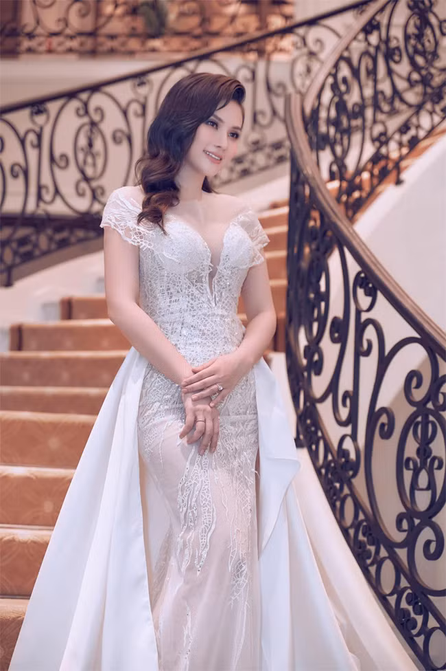 Không chỉ được chồng yêu chiều mà Thu Thủy còn được cả nhà chồng thương yêu.