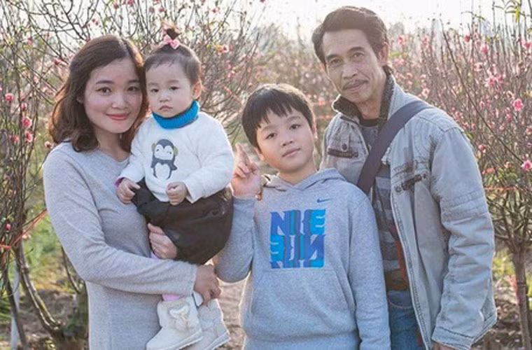 Lấy vợ muộn ở tuổi ngoài 40, lại kết hôn với cô gái trẻ hơn mình tới 25 tuổi, nam diễn viên Phú Đôn được nhiều người ngưỡng mộ.