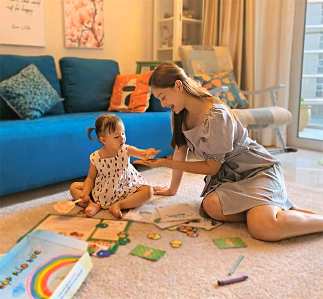 Mặc dù kinh tế chưa dư dả, nhưng cuộc sống của Lan Phương cùng chồng con luôn vui vẻ và hạnh phúc. Chồng Tây luôn yêu chiều và tôn trọng mọi quyết định của cô, nhất là trong việc giáo dục con gái.