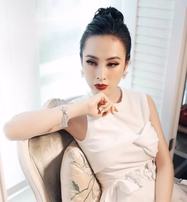 Cô còn sẵn sàng tuyên bố cho kiểm tra trinh tiết khi có tin đồn cô tham gia đường dây bán dâm nghìn USD của Mỹ Xuân.
