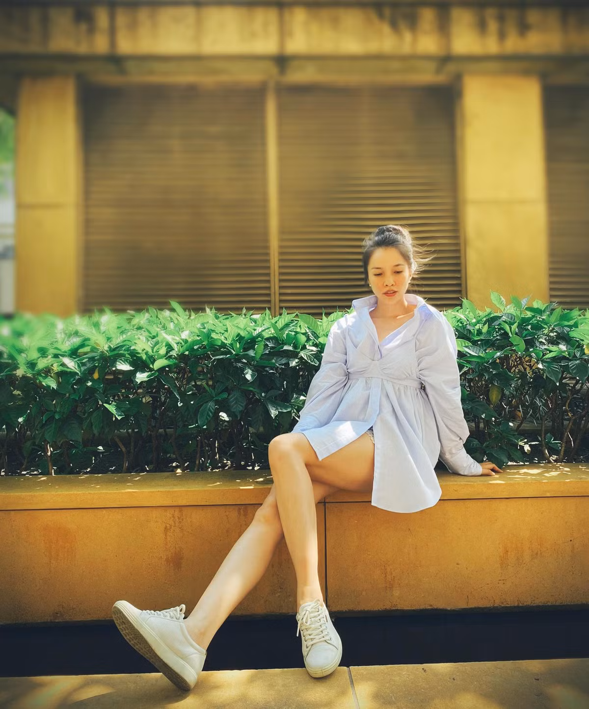 Học cách suy nghĩ lạc quan, yêu đời cũng là một trong những bí kíp giúp Hiền Thục gìn giữ nhan sắc.