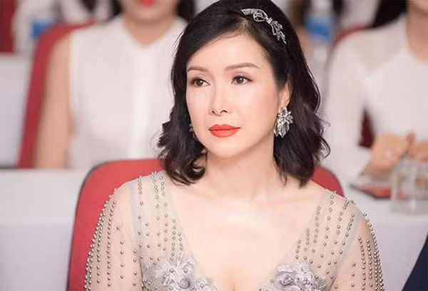Nguoi dep dau tien dang quang Hoa hau Viet Nam gio ra sao?-Hinh-4