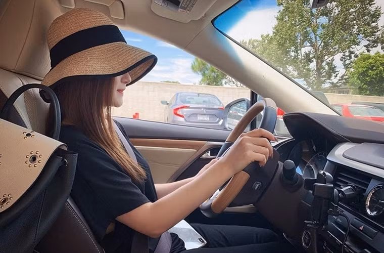Ngày đầu mới sang Mỹ, việc đầu tiên Hương Tràm phải làm là đi học tiếng Anh và lái xe.