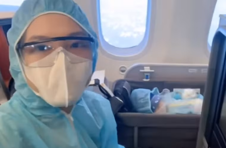 Xúc động khoảnh khắc Hoàng Oanh và con trai đoàn tụ chồng Tây - Hình 10 Xuc dong khoanh khac Hoang Oanh va con trai doan tu chong Tay-Hinh-10