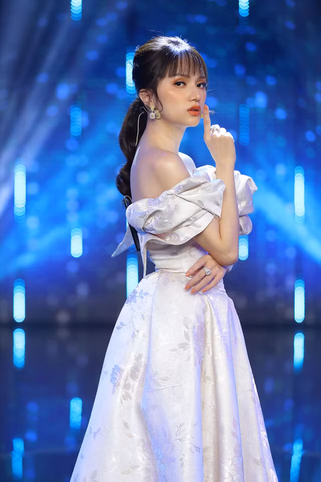 Kể từ năm 2018, cái tên Hương Giang cũng hot hơn trong showbiz và nổi tiếng trong cộng đồng LGBT.