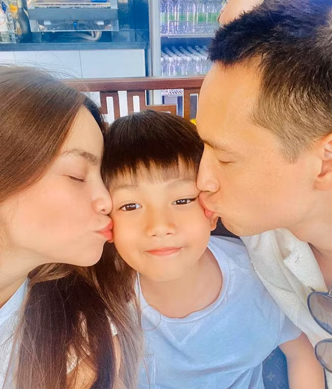 Chính vì những gì Kim Lý làm cho Subeo mà nam diễn viên đã được mệnh danh là "ông bố quốc dân" dù chưa chính thức lên chức bố.