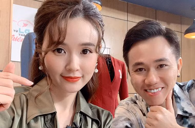 Khi theo dõi gameshow, Midu thắc mắc tại sao chương trình không mời cô tham gia để có cơ hội gặp gỡ, tiếp xúc nhiều chàng trai khác nhau. Nghe thấy thế Anh Đức vội nói: “Anh có nói với ban tổ chức rồi. Lần sau là sẽ có và anh cũng tham gia".