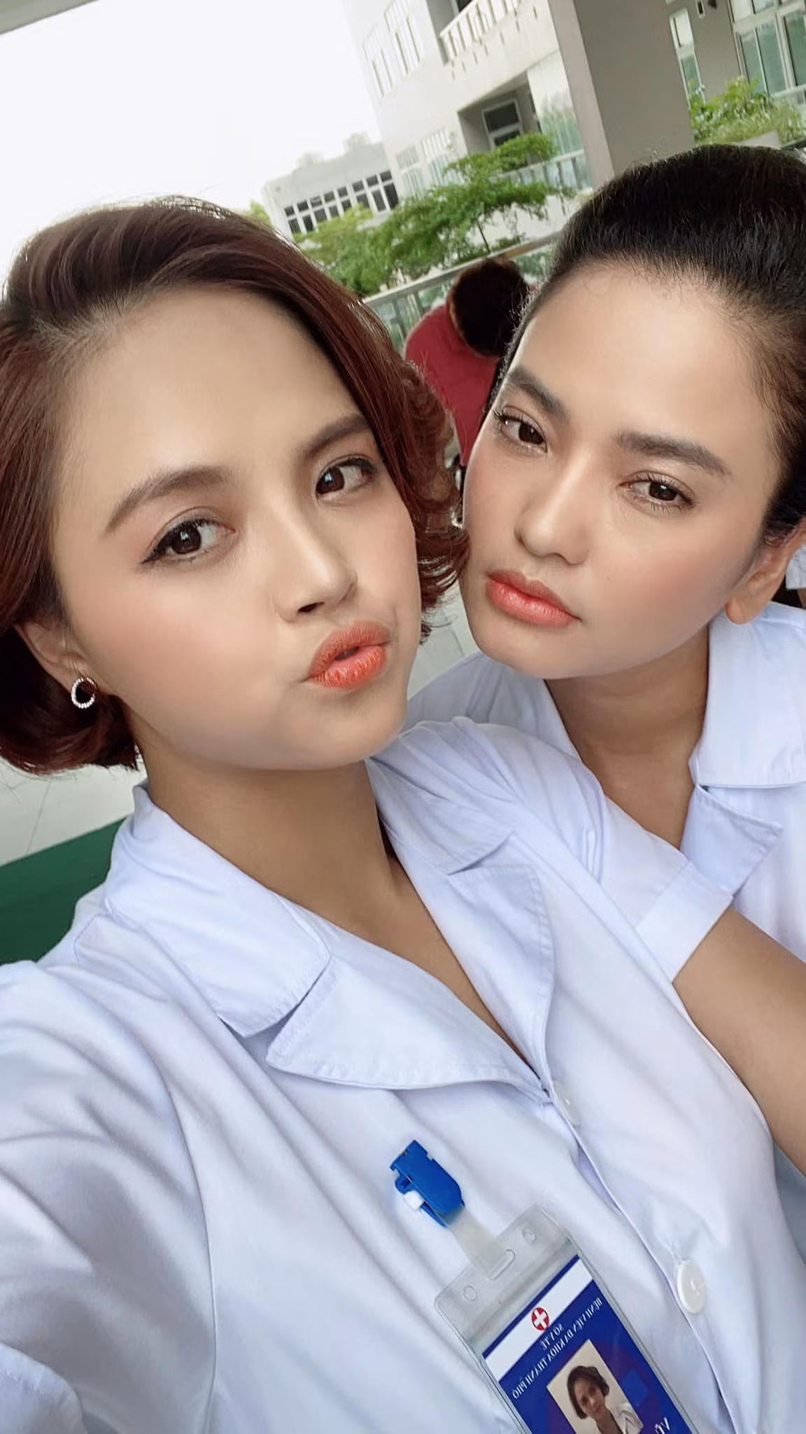 Cùng các diễn viên quen thuộc với khán giả như Trương Minh Quốc Thái, Thúy Hằng, Mạnh Quân, nghệ sĩ Trọng Trinh, NSND Lan Hương..., Thu Quỳnh được kỳ vọng sẽ giúp "Lửa ấm" của đạo diễn Đào Duy Phúc gây bão.