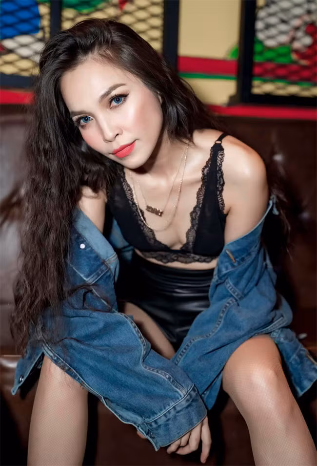 Mặc dù không sở hữu thân hình nóng bỏng, chỉ với chiều cao 1m58, cân nặng ở mức 41-43kg, nhưng Hiền Thục luôn gây chú ý mỗi khi xuất hiện.