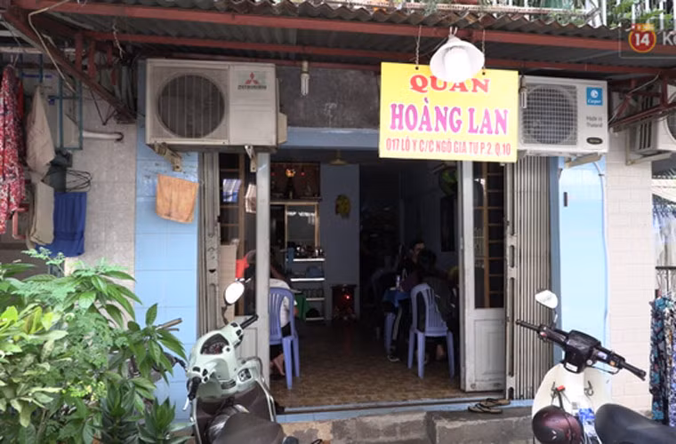 Cuối năm 2019, nghệ sĩ Hoàng Lan dùng tiền đồng nghiệp quyên góp cùng em gái mở một quán ăn trong hẻm nhỏ để kiếm tiền sinh sống và chữa bệnh.