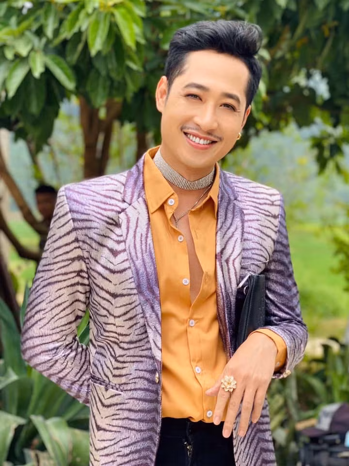 Được biết, diễn viên Mạnh Hưng đã phải kỳ công chuẩn bị đạo cụ cho tạo hình nhân vật Hải "bóng".
