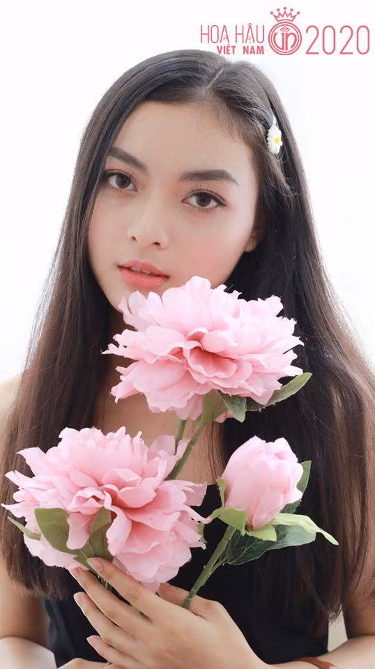 Không chỉ sở hữu cái tên cực "độc", Em Bi còn được biết đến là Á khôi Đại học Khoa học Xã hội và Nhân văn - Đại học Quốc gia TP.HCM 2018.