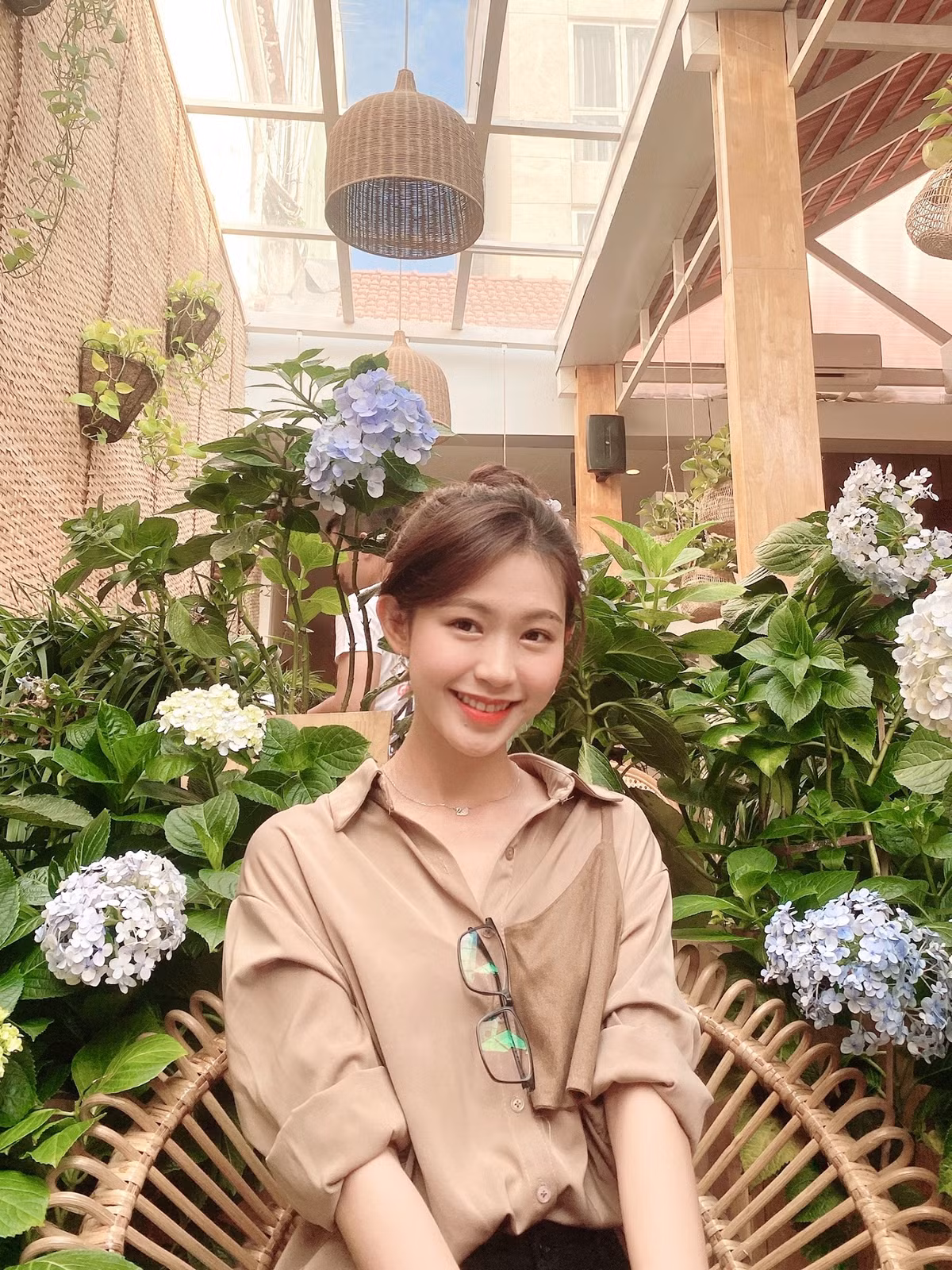 Sau cuộc thi và giải thưởng đáng nhớ, người đẹp 21 tuổi chia sẻ đang tất bật lấy đà theo học các bạn tại Trường Đại học Kinh tế - Luật (ĐH Quốc gia TP HCM).