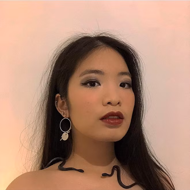 Cô bạn được nhận xét là có đôi mắt giống bố, thừa hưởng làn da trắng và nét đẹp từ mẹ.