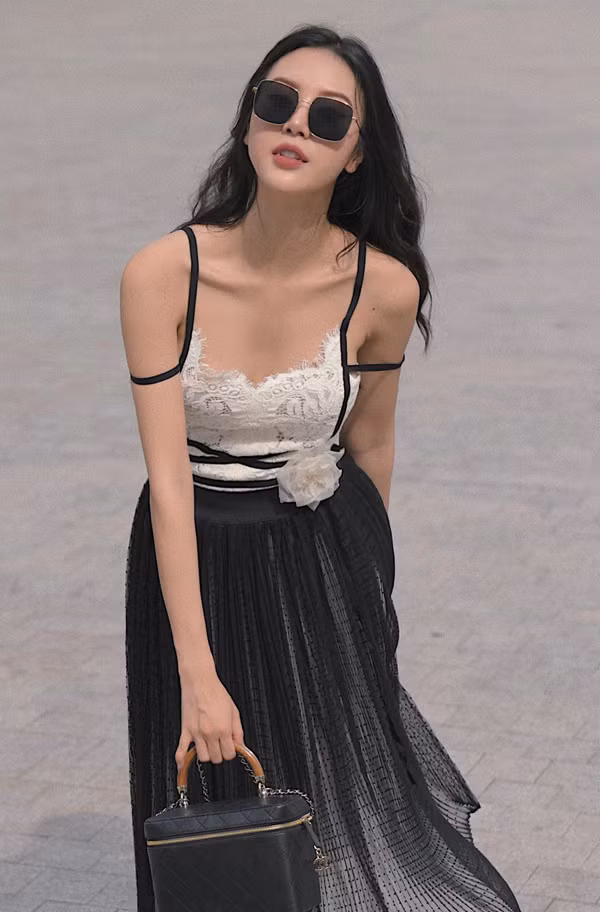 Mỹ nhân 9X từng vướng nghi vấn nâng ngực sau loạt ảnh thời trang khoe vòng một nóng bỏng.