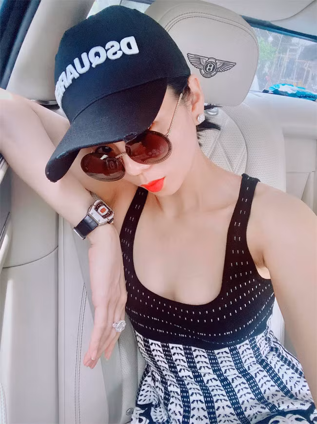 Nữ hoàng bolero từng đùa nói cô "không tuổi" và khẳng định "lão hóa không cửa để bám váy mình".
