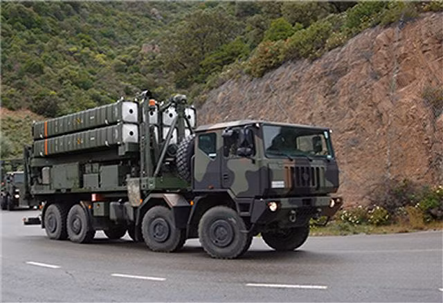 Cùng với SAMP/T, nguồn tin cũng khẳng định là NATO sẽ cung cấp cho Thổ Nhĩ Kỳ hệ thống cảnh báo sớm và chỉ huy trên không trong tháng 7. NATO bắt đầu đưa Patriot tới Thổ Nhĩ Kỳ sau những cáo buộc của nước này rằng máy bay Nga liên tục xâm phạm không phận từ đầu năm nay. Tuy nhiên, trong khi máy bay Nga không hề làm điều gì xâm phạm tới lãnh thổ Thổ Nhĩ Kỳ thì ngày 24/11/2015, F-16 của Thổ đã bắn rơi máy bay ném bom Su-24M - một hành động đã khiến nước Nga nổi giận.