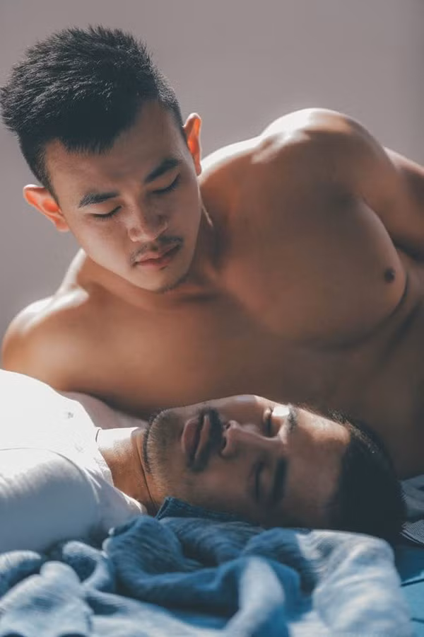 Chum anh tinh yeu dong tinh cua 2 mau nam dien trai gay sot-Hinh-20