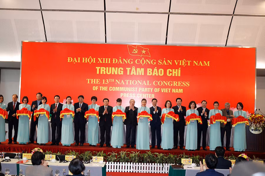 Hon 500 PV du, dua tin ve Dai hoi XIII cua Dang