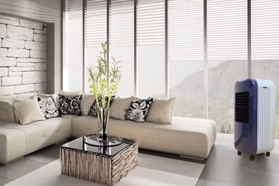 Một nhược điểm nữa là tiếng ồn. Công suất quạt càng lớn, tiếng ồn gây ra càng tăng theo tỷ lệ thuận. Những quạt có công suất lớn, tiếng ồn của quạt có thể át cả những âm thanh khác.