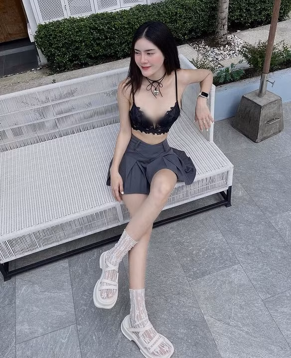 Mới đây, loạt ảnh hot girl Thái Lan diện đồ ren lưới dạo phố, khoe dáng nuột nà gây chú ý lớn.