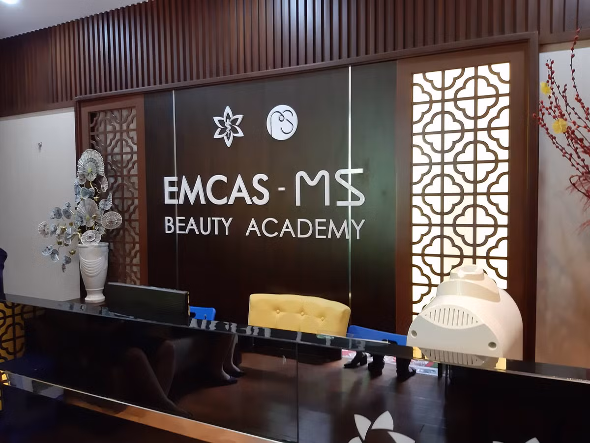 Benh vien Tham my EMCAS van hoat dong sau vu khach hang tu vong khi nang nguc-Hinh-5