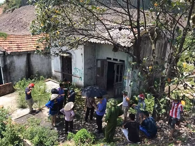 Tiếp nhận tin báo, Công an huyện Bắc Sơn phối hợp cùng nhiều phòng, ban nghiệp vụ thuộc Công an tỉnh Lạng Sơn khẩn trương tiếp cận hiện trường. Kết quả khám nghiệm tử thi cho thấy, nạn nhân có dấu hiệu bị xâm hại tình dục, sau đó bị giết hại. Trên thi thể cháu Ba xuất hiện một số thương tích ở đầu, cổ có vết cứa.(Ảnh minh họa, nguồn ảnh Dân Việt)