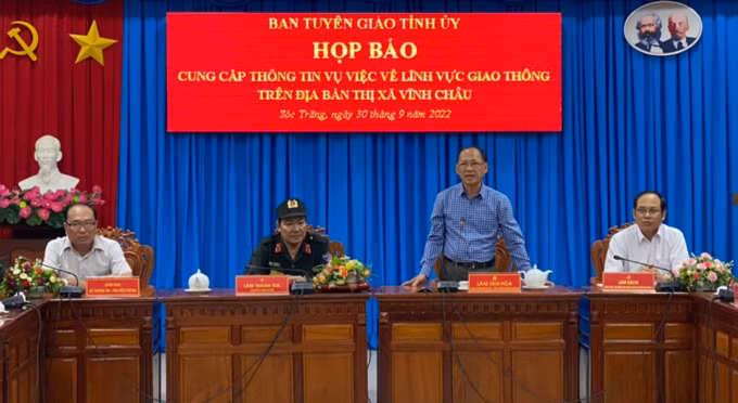 Ngày 30/9, Tỉnh Sóc Trăng họp báo về vụ việc. Tại đây, ông Lâm Tuấn Hoà - Trưởng Van Tuyên giáo Tỉnh uỷ Sóc Trăng nói: "Đây là vụ việc phản cảm, gây bức xúc trong nhân dân, ảnh hưởng uy tín lực lượng Công an".