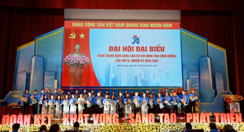 Chân dung nữ Bí thư Tỉnh Đoàn Bình Dương Trần Thị Diễm Trinh Chan dung nu Bi thu Tinh Doan Binh Duong Tran Thi Diem Trinh