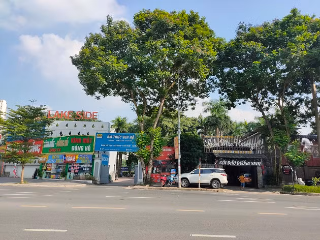 Công viên Bắc Linh Đàm đang bị “xẻ thịt” bởi các cơ sở kinh doanh… 