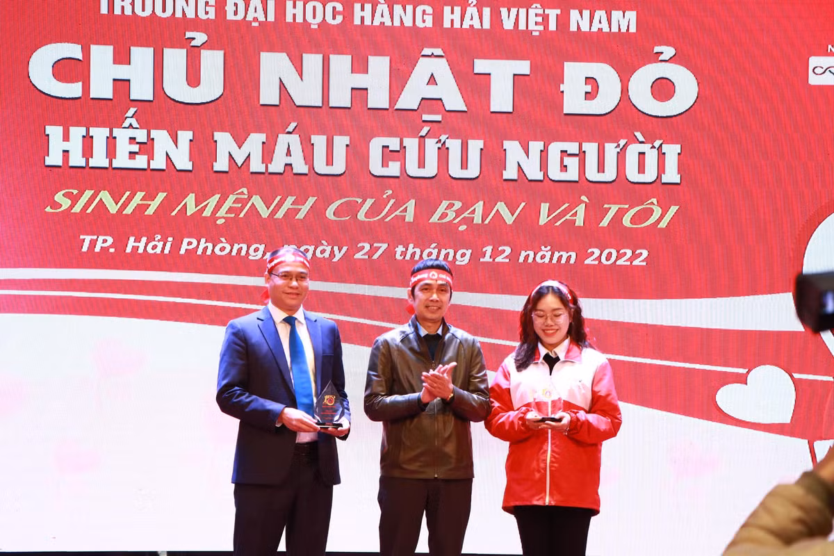 Bằng sự nỗ lực cố gắng và tâm huyết của những người lãnh đạo, trong nhiều năm qua, phong trào hiến máu tình nguyện của trường Đại học Hàng hải Việt Nam đã có sự phát triển vượt bậc. Trường nhiều năm liền là đơn vị lá cờ đầu trong phong trào vận động hiến máu tình nguyện của TP Hải Phòng, được Ban Chỉ đạo hiến máu thành phố, Trung tâm Huyết học truyền máu trung ương đánh giá cao. Trường nhận được nhiều bằng khen của UBND TP Hải Phòng, Bộ Y tế, Hội chữ thập đỏ Việt Nam... 
