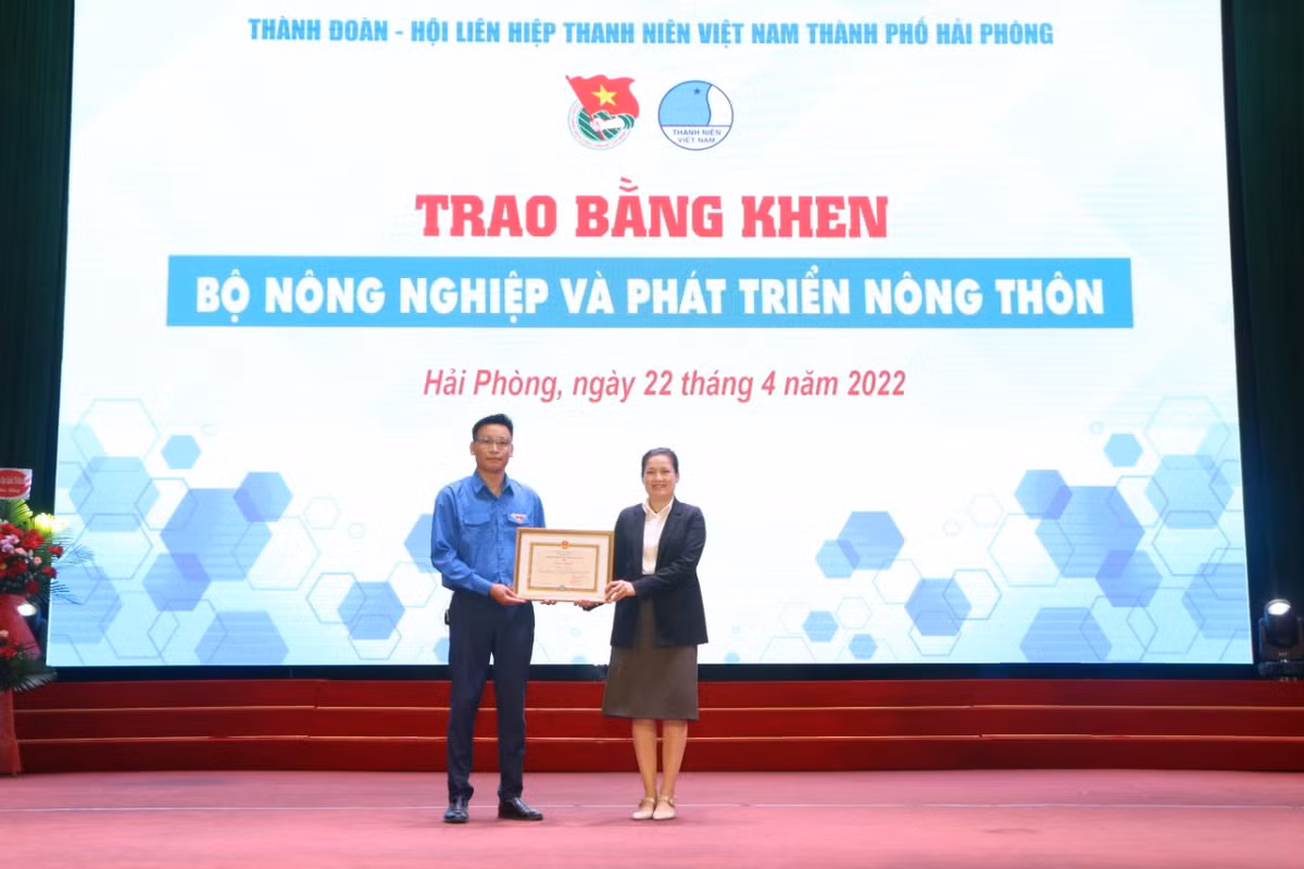 Nam giang vien nghi day ve lam nong nghiep sach, thu hang chuc ty moi nam-Hinh-13