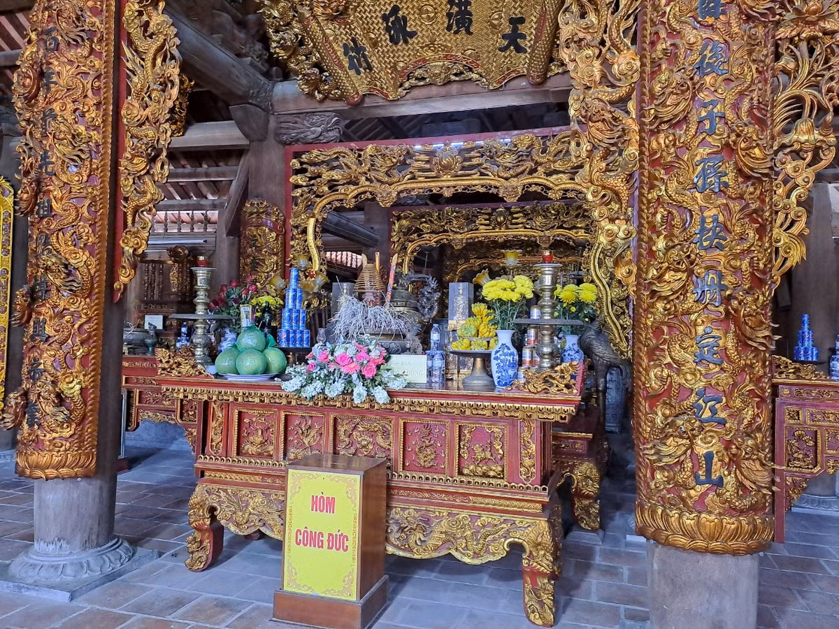 Trải qua 4 đời ở Kiên Lao, dòng họ Phạm gốc Mạc phân chi. Long đao được 1 chi dòng họ Phạm (gốc Mạc) khi về thôn Ngọc Tỉnh, Xuân Trường, Nam Định mang theo và lưu giữ trong từ đường như bảo vật dòng họ. Đến triều Nguyễn (đầu thế kỷ 19), Long đao bị thất lạc. 
