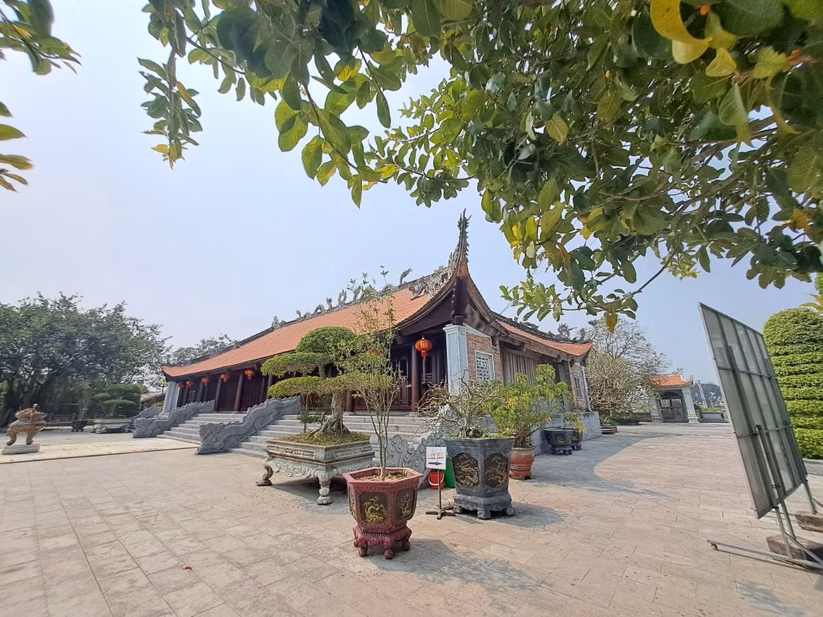 Tham Khu tuong niem Vuong trieu Mac, tan muc bao vat quoc gia Long dao