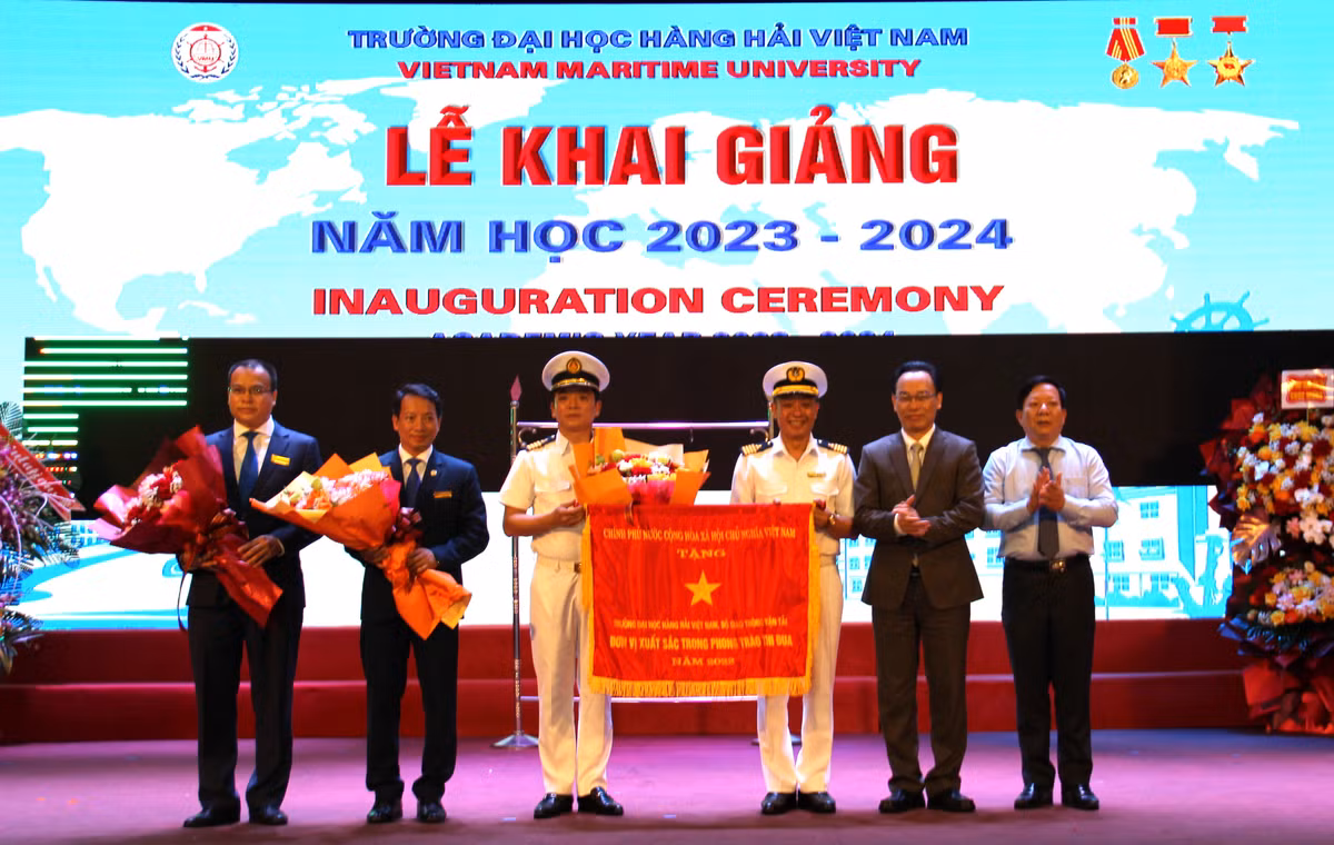 Truong DH Hang hai Viet Nam vinh du nhan Co thi dua cua Chinh phu-Hinh-9