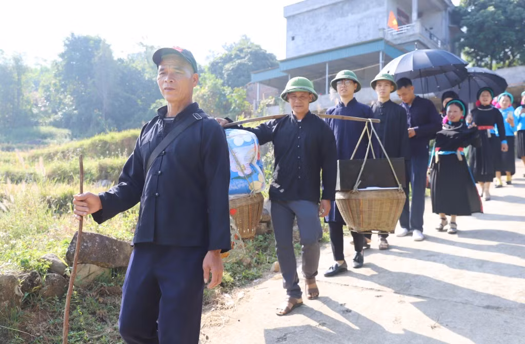 Đồng thời nghi lễ đón dâu trong đám cưới của người Sán Chỉ còn là cách chúc phúc cho đôi bạn trẻ, tạo hành trang vững chắc cho cuộc sống mới, gắn bó trọn đời.
