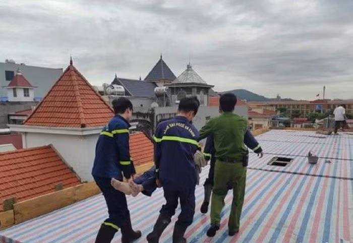 Hai Phong: Ba cong nhan thuong vong khi cau sat xay nha