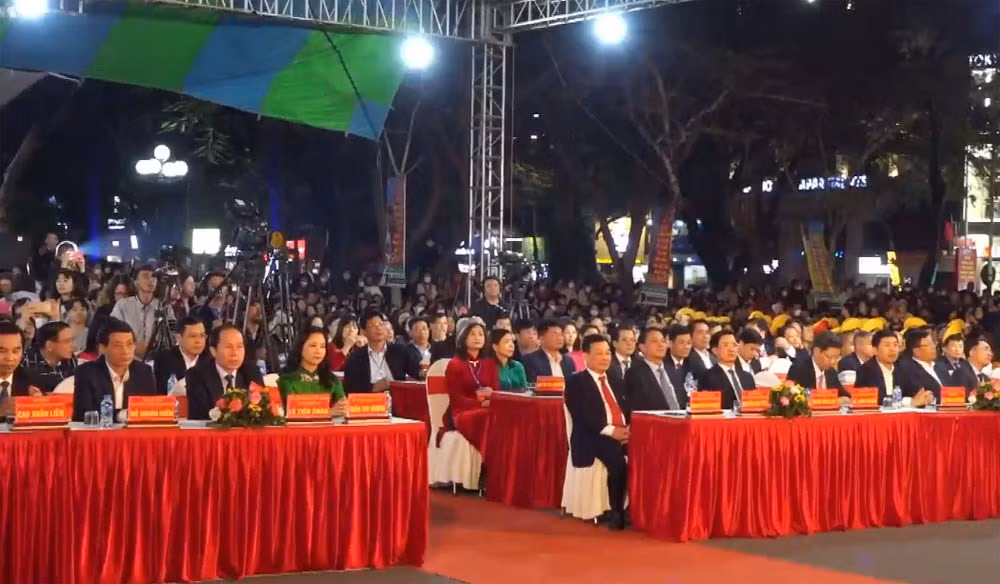 Ôn lại lịch sử hào hùng, truyền thống đấu tranh kiên cường, bất khuất và công lao đóng góp của Nữ tướng Lê Chân đối với quận Lê Chân nói riêng, thành phố Hải Phòng nói chung, lãnh đạo quận Lê Chân nhấn mạnh: Quận Lê Chân là một trong 3 quận trung tâm của thành phố, dân số trên 224.000 người, hơn 12.000 Đảng viên.