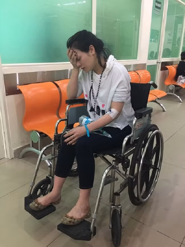 Nhiều lần, cô đã bị ngất xỉu và phải đi cấp cứu dù đang ở giữa buổi diễn.