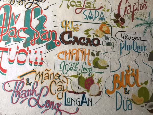 Với không gian trang trí ấn tượng, 'con hẻm sống ảo' này hứa hẹn sẽ thu hút càng nhiều bạn trẻ cũng như khách du lịch tìm đến. Còn chần chờ gì mà không tìm đến đây nếu bạn là một thành viên của 'team sống ảo'.