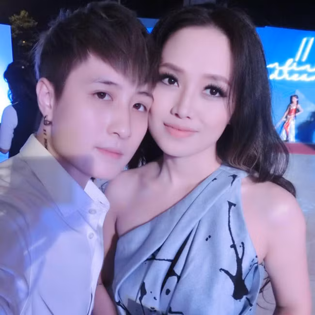 Kể từ khi công khai chuyện tình yêu, hình ảnh thân mật của MC Ngọc Trang và Lê Thảo Linh (nick name Lin Jay) xuất hiện khắp các trang mạng xã hội.